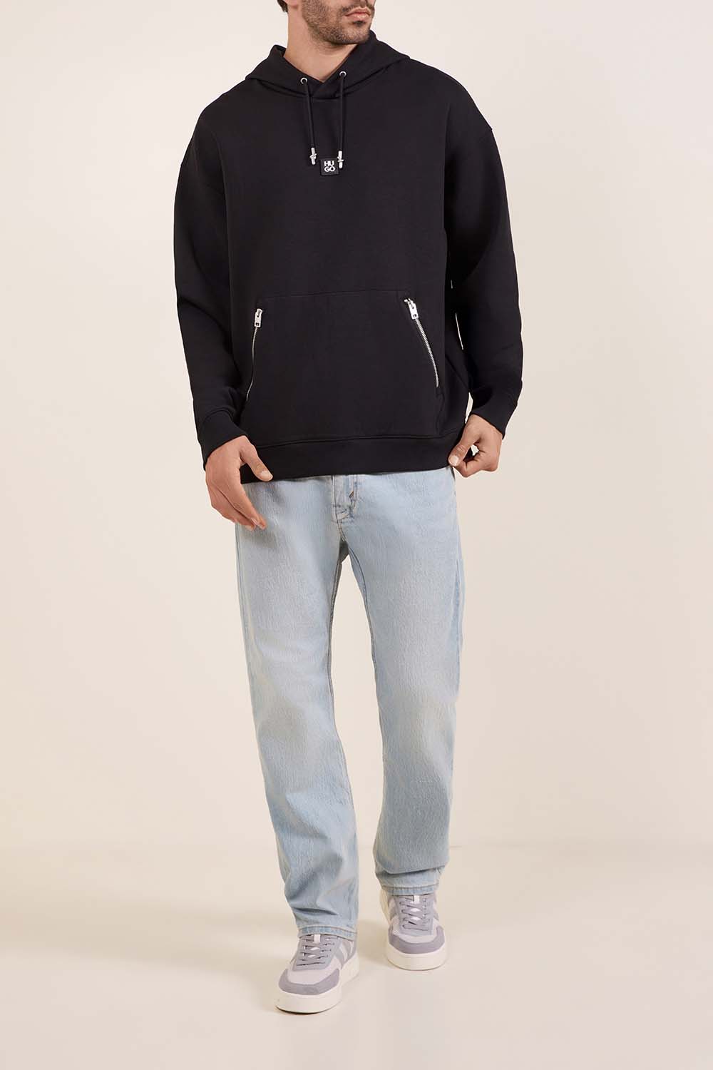 תמונת כל הלוק של סווטשירט קפוצ'ון